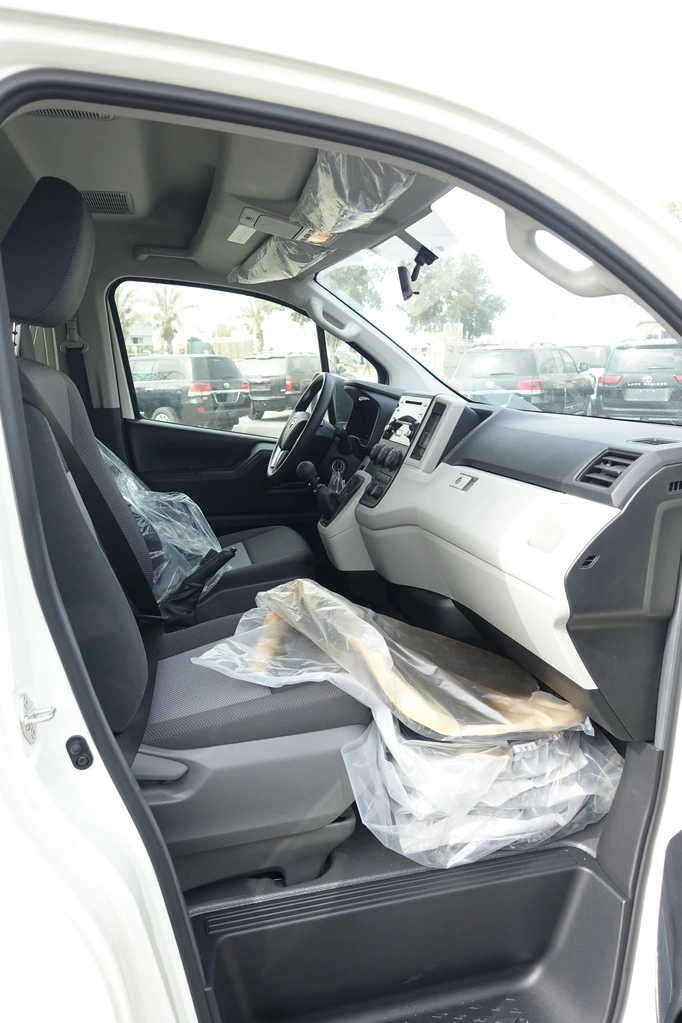 Toyota HiAce 3.5L - White blindé - vue extérieure détaillée 9