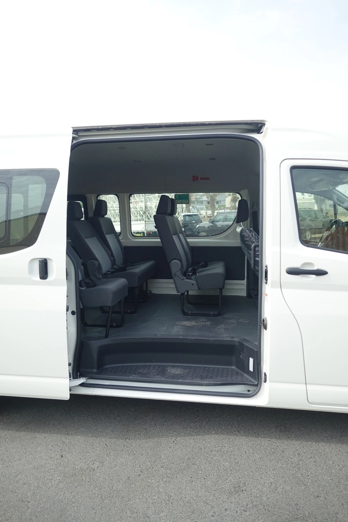 Toyota HiAce 3.5L - White blindé - vue extérieure détaillée 12