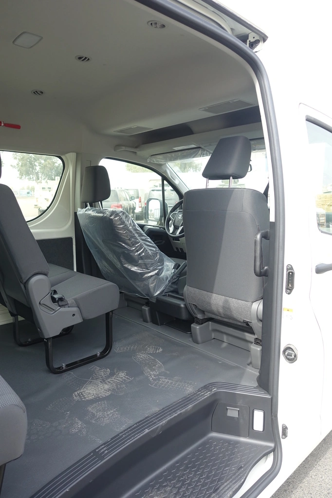 Toyota HiAce 3.5L - White blindé - vue extérieure détaillée 13
