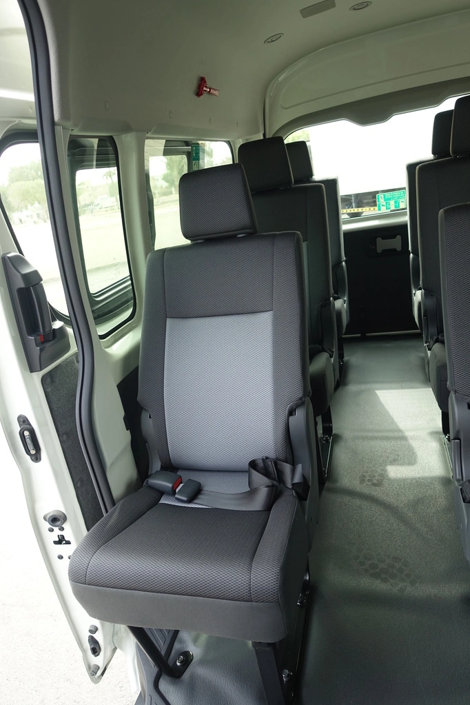 Toyota HiAce 3.5L - White blindé - vue extérieure détaillée 14
