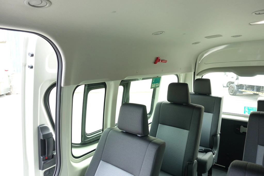 Toyota HiAce 3.5L - White blindé - vue extérieure détaillée 16
