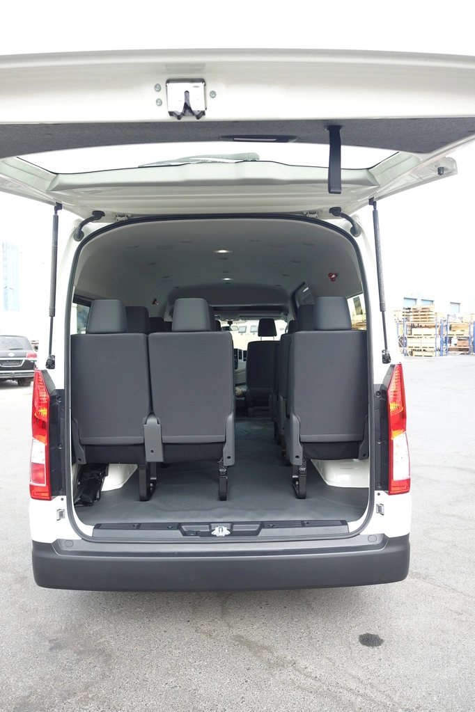 Toyota HiAce 3.5L - White blindé - vue extérieure détaillée 17