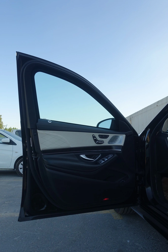 Mercedes-Benz S550 - Black blindé - vue extérieure détaillée 12