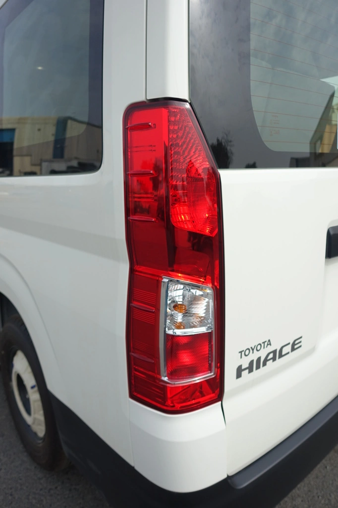Toyota HiAce 3.5L - White blindé - vue extérieure détaillée 19