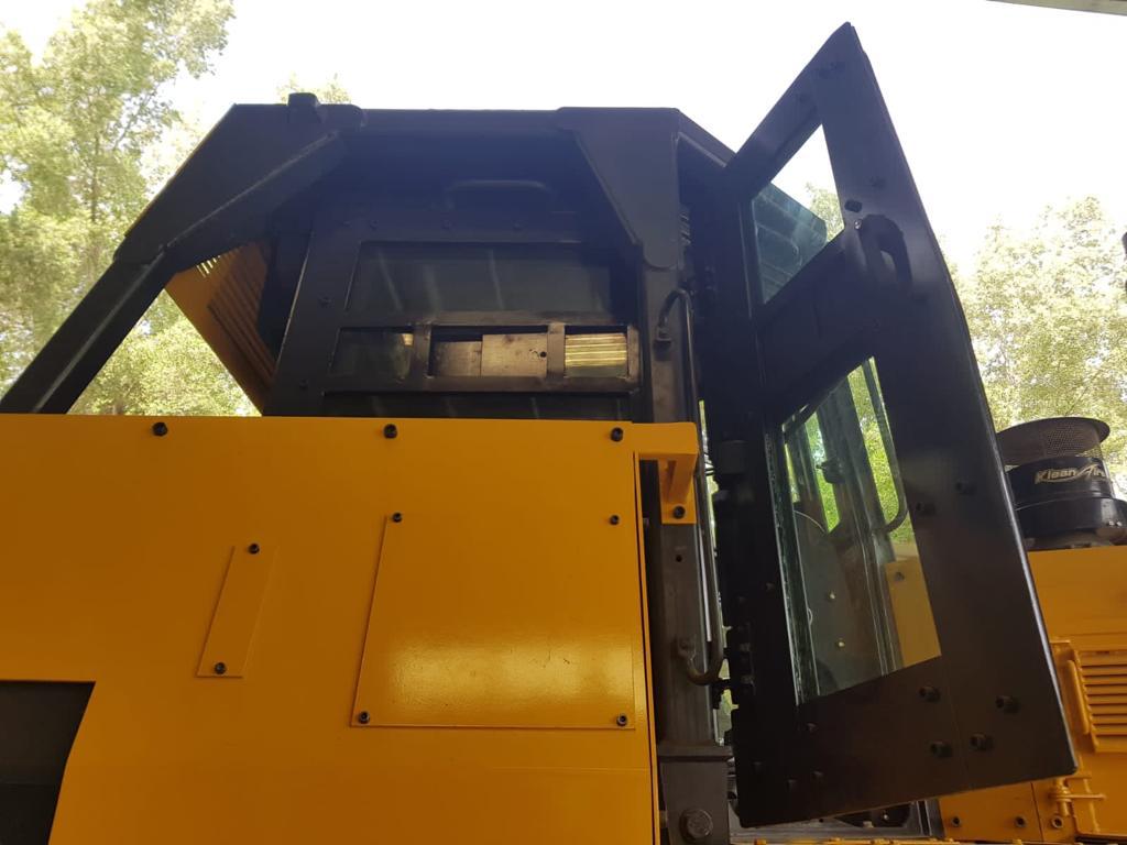 Excavator 320 BR7 مصفحة مع باب الكابينة المدرع