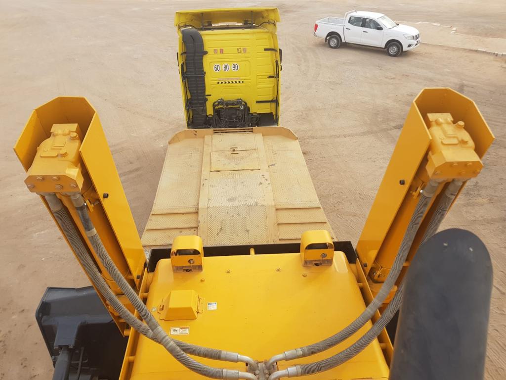 Excavator 320 BR7 مصفحة بمنظر علوي
