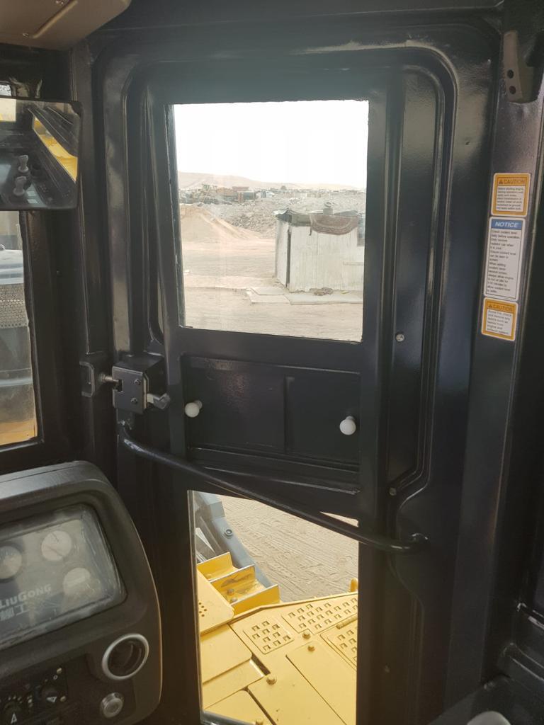 Excavator 320 BR7 مصفحة مع نافذة من الجانب الأيمن