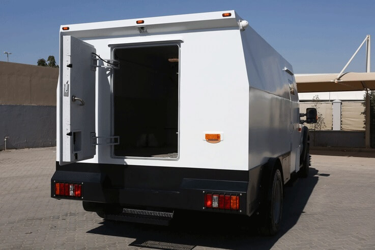Ford F550 blindé - vue arrière, porte ouverte