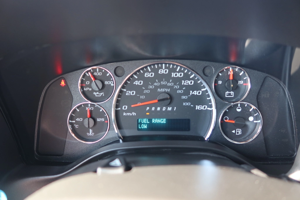 GMC SAVANA 6.7L - WHITE (CIT) - dashboard