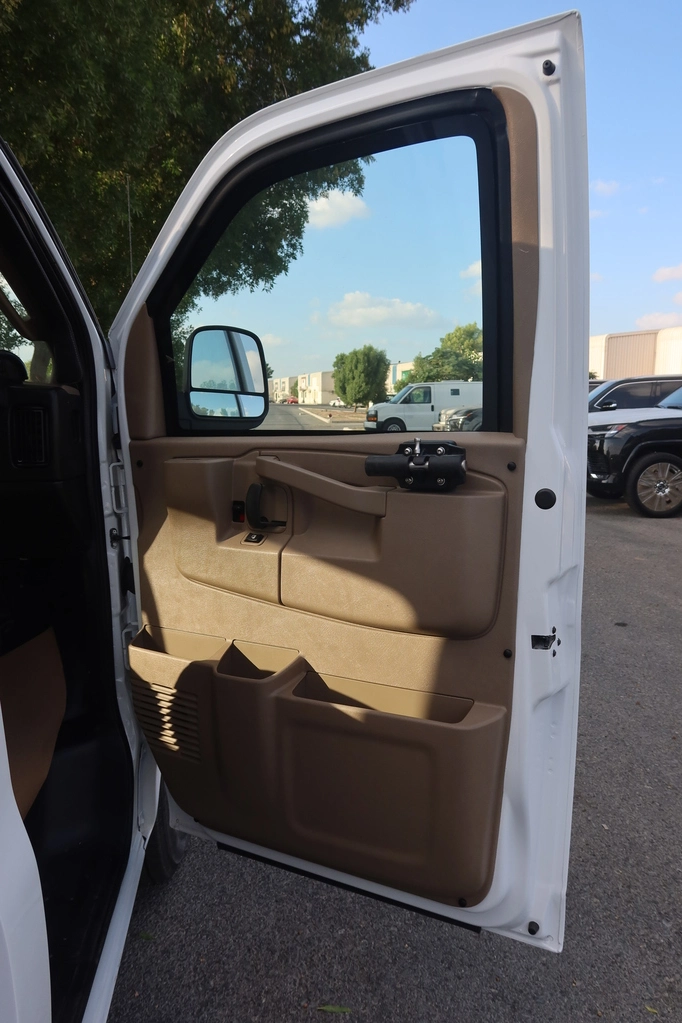GMC SAVANA 6.7L - WHITE (CIT) - passenger door open 2