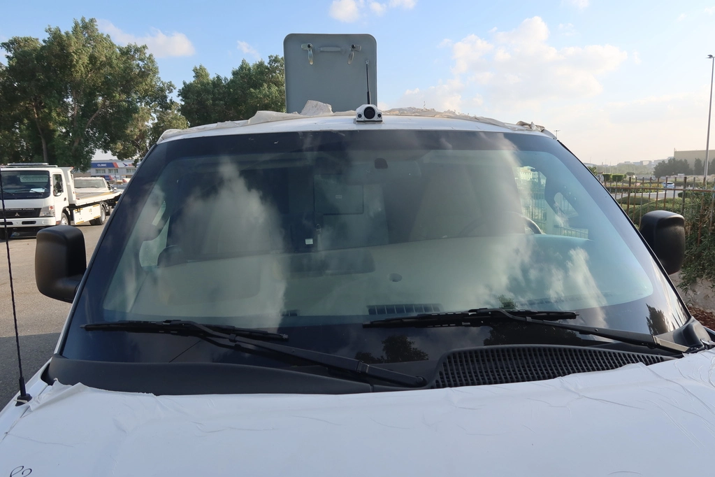 GMC SAVANA 6.7L - WHITE (CIT) - view from outside