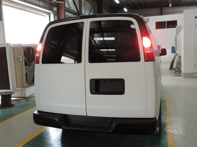 GMC Savana CIT مصفحة بمنظر خلفي مع الإضاءة
