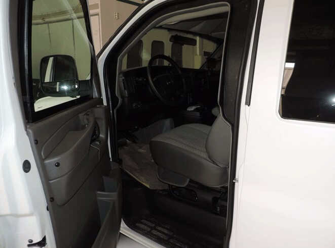 GMC Savana CIT مصفحة مع باب السائق