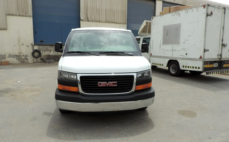 GMC Savana CIT مصفحة بمنظر أمامي خارجي