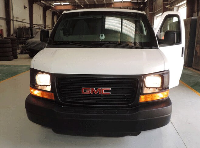 GMC Savana CIT مصفحة بمنظر أمامي بديل