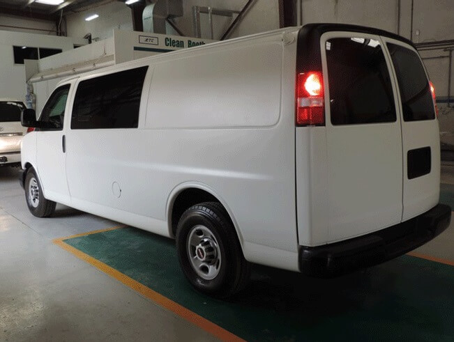 GMC Savana CIT مصفحة من الجانب الأيسر مع الإضاءة