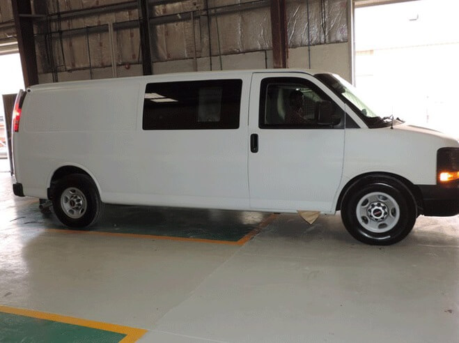 GMC Savana CIT مصفحة مع إطار الجانب الأيمن
