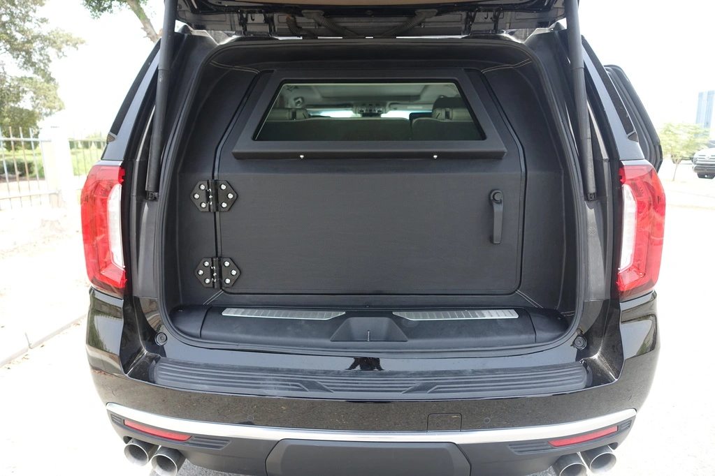 GMC YUKON DENALI 6.2L - BLACK - armored trunk door closed