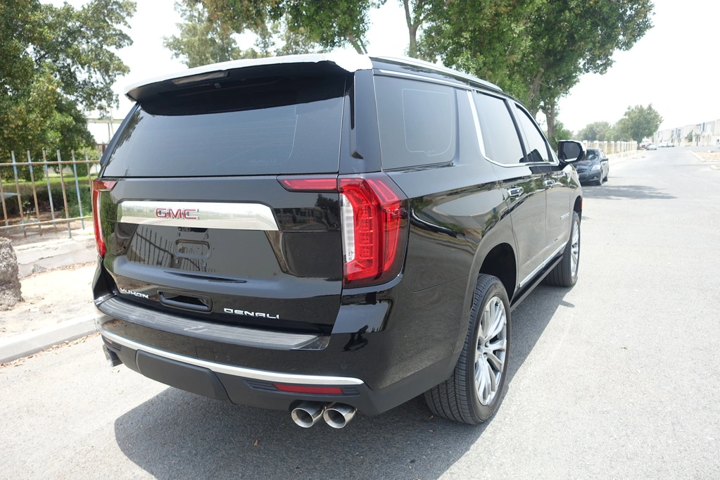 GMC Yukon Denali blindé - vue arrière, côté droit, angle trois-quarts