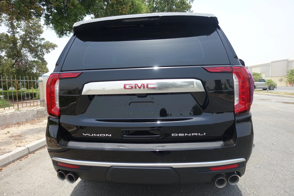 GMC YUKON DENALI 6.2L - BLACK - back view