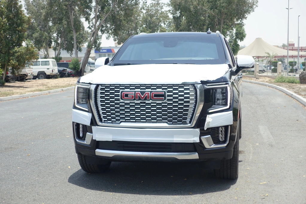 GMC YUKON DENALI 6.2L - BLACK - front view