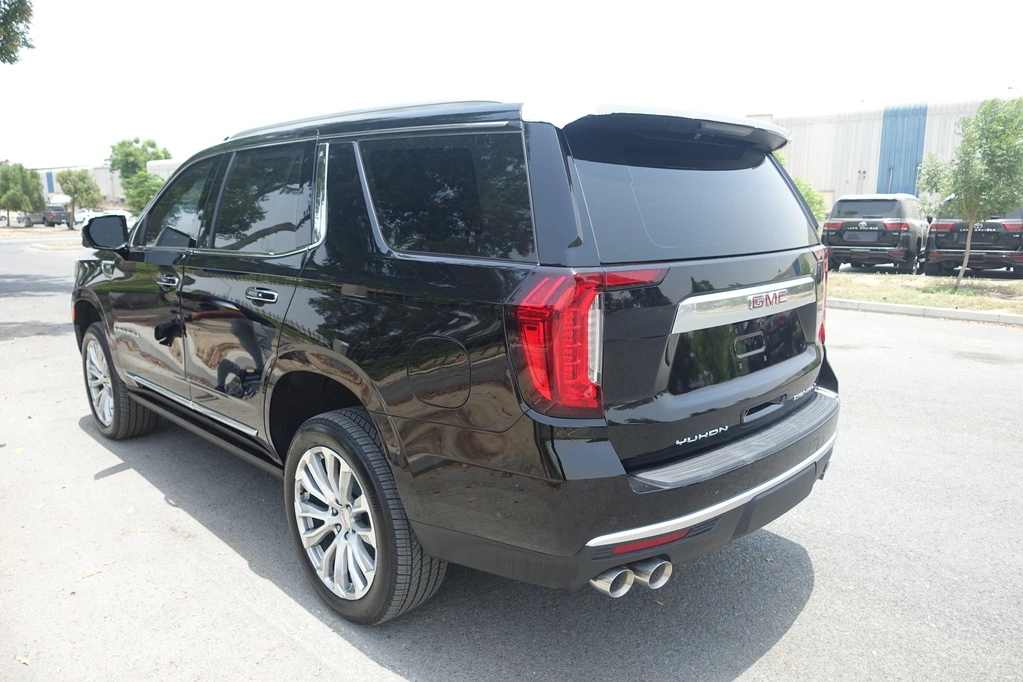 GMC YUKON DENALI 6.2L - BLACK - full left side view