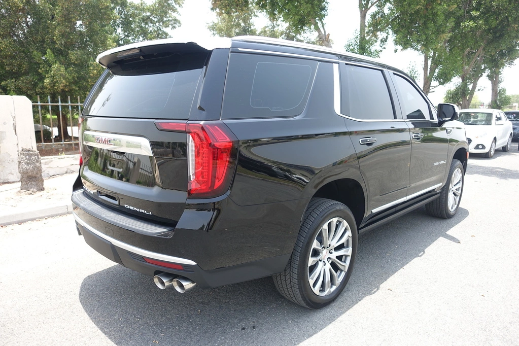 GMC YUKON DENALI 6.2L - BLACK - left side view full