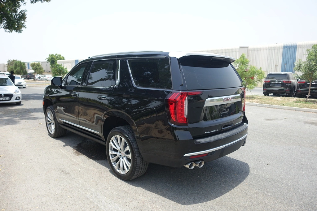 GMC YUKON DENALI 6.2L - BLACK - right side view