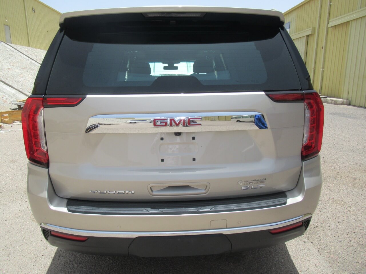 GMC Yukon مصفحة بمنظر خلفي خارجي