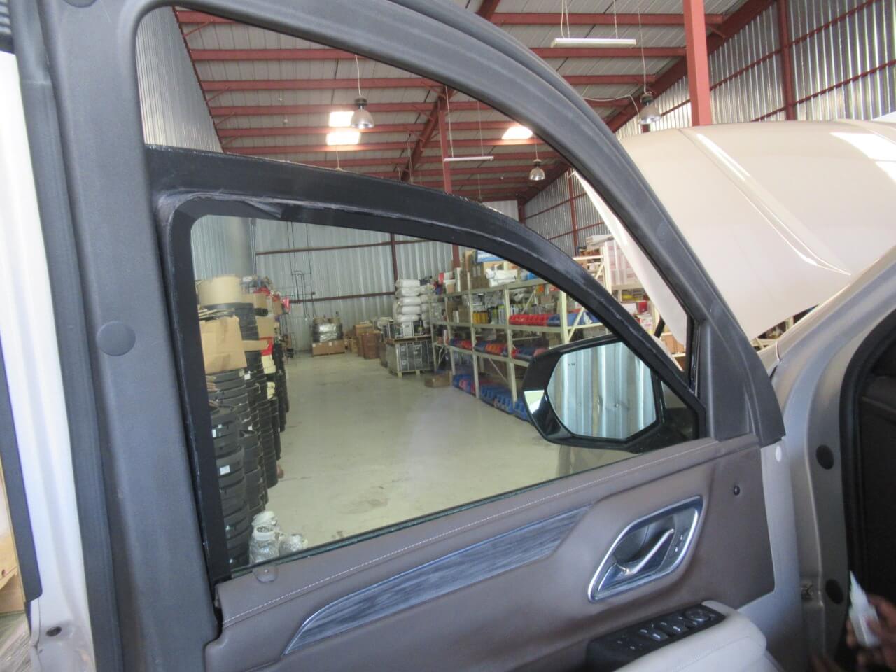 GMC Yukon مصفحة مع تدريع نافذة السائق