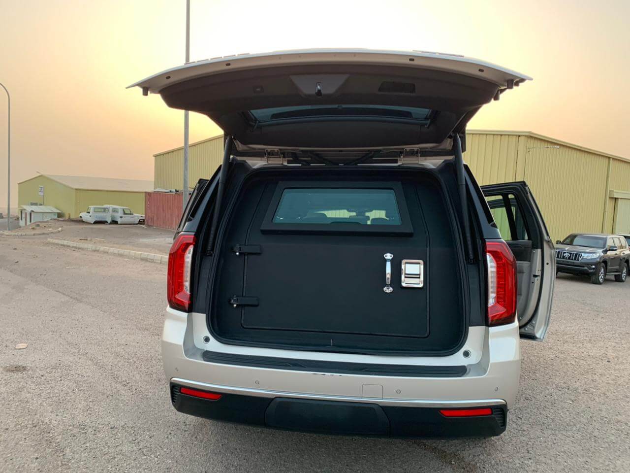 GMC Yukon مصفحة مع حماية الصندوق الخلفي