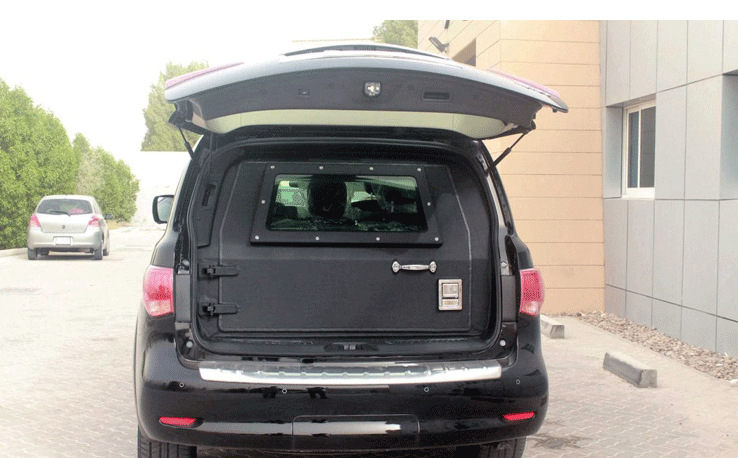 Infiniti QX80 blindé - coffre ou compartiment arrière, détail du blindage