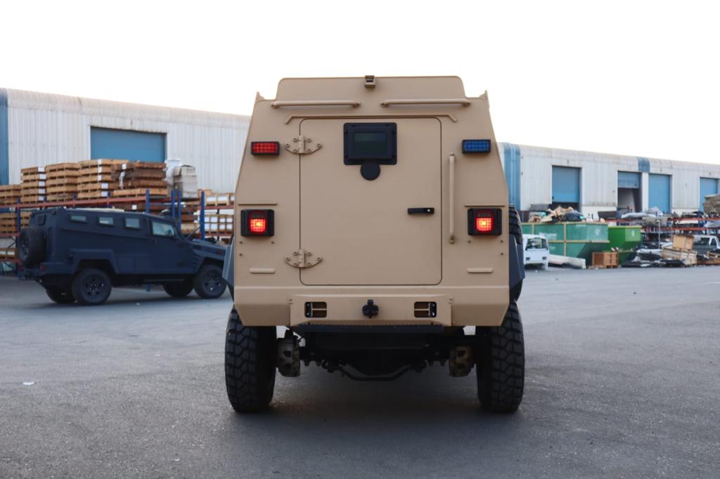 APC Jasar blindé - vue arrière, éclairage extérieur