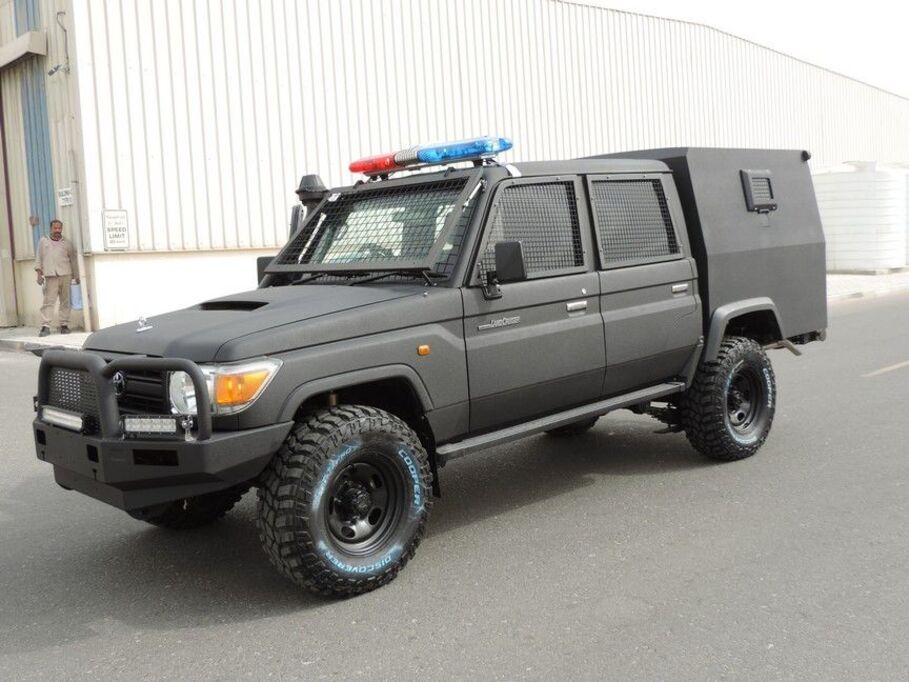 Toyota LC79 Troop Carrier Double Cab blindé pour transport de fonds, module de sécurité et pneus tout-terrain