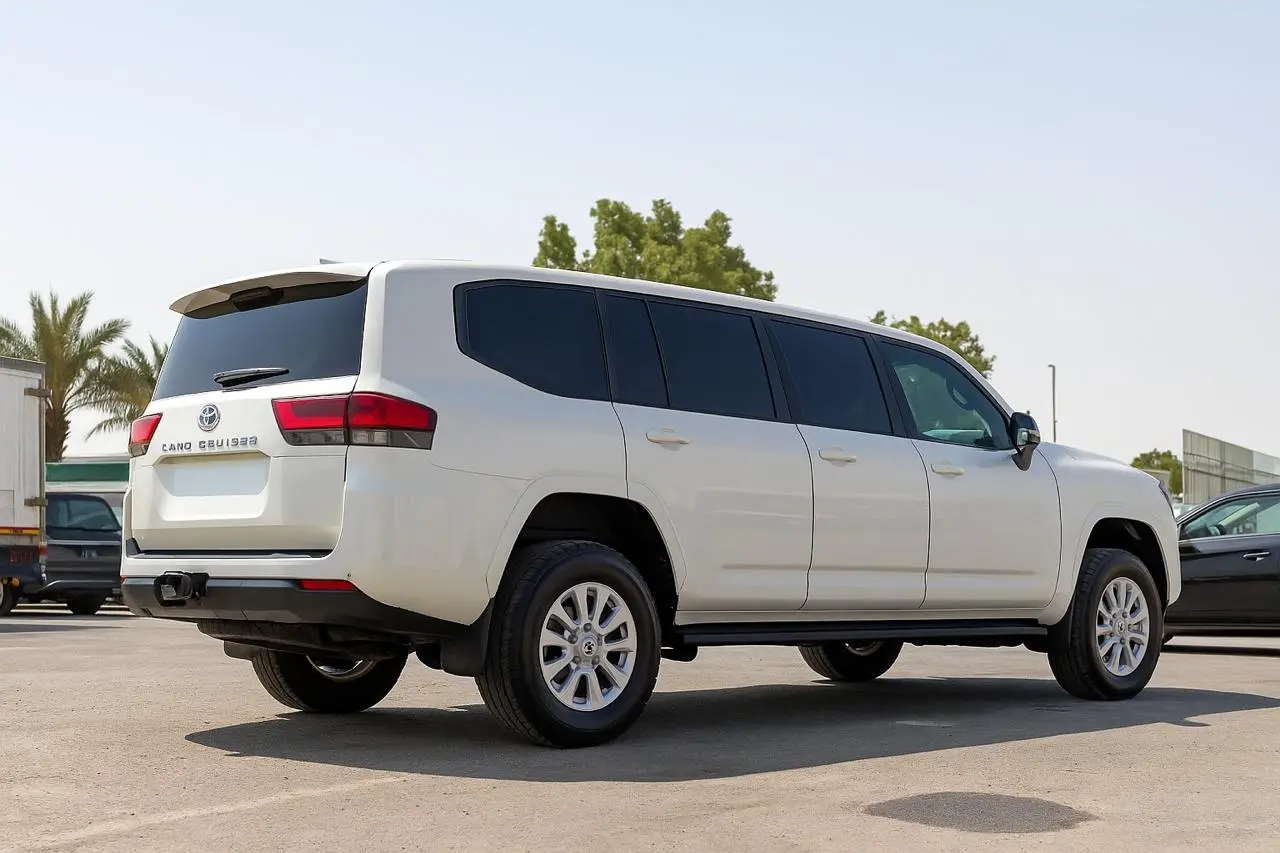 Land Cruiser 2024 Extended blindé - vue arrière, profil latéral, côté droit, détail du blindage
