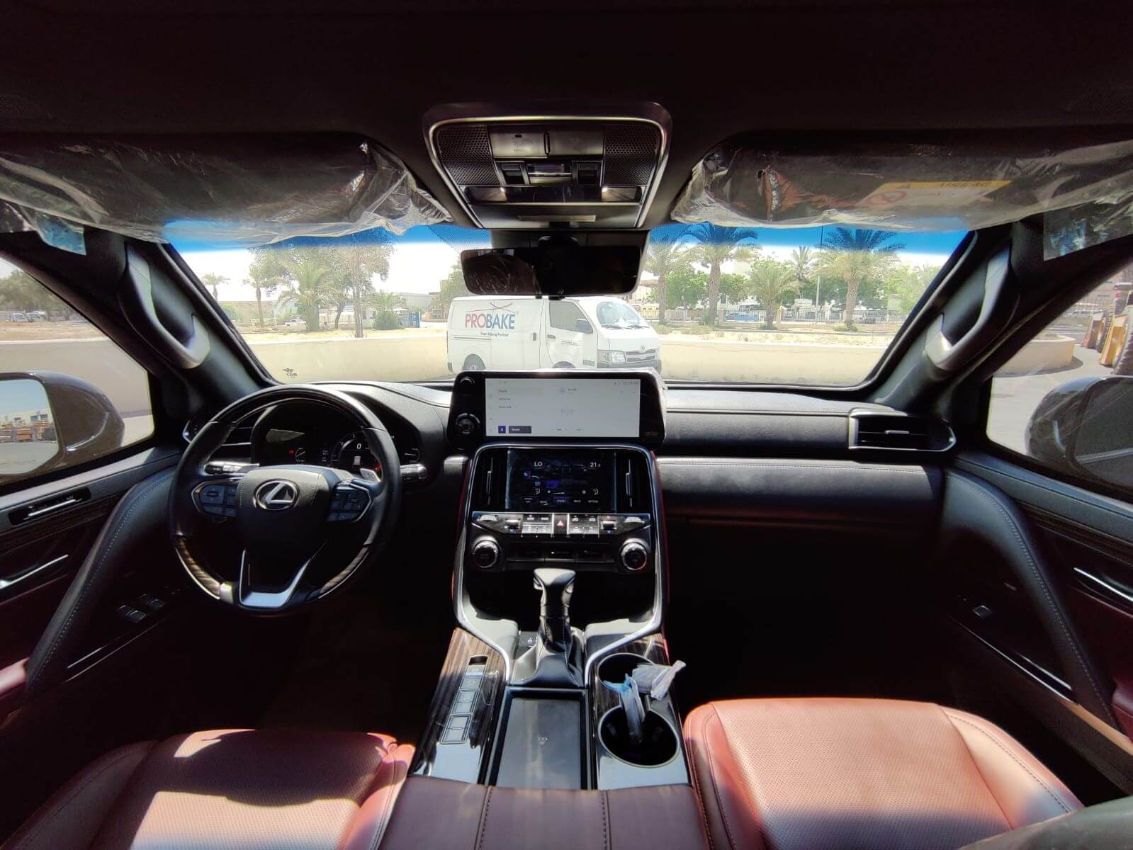 Lexus LX600 BR6 مصفحة فاخرة مع لوحة القيادة والمقاعد