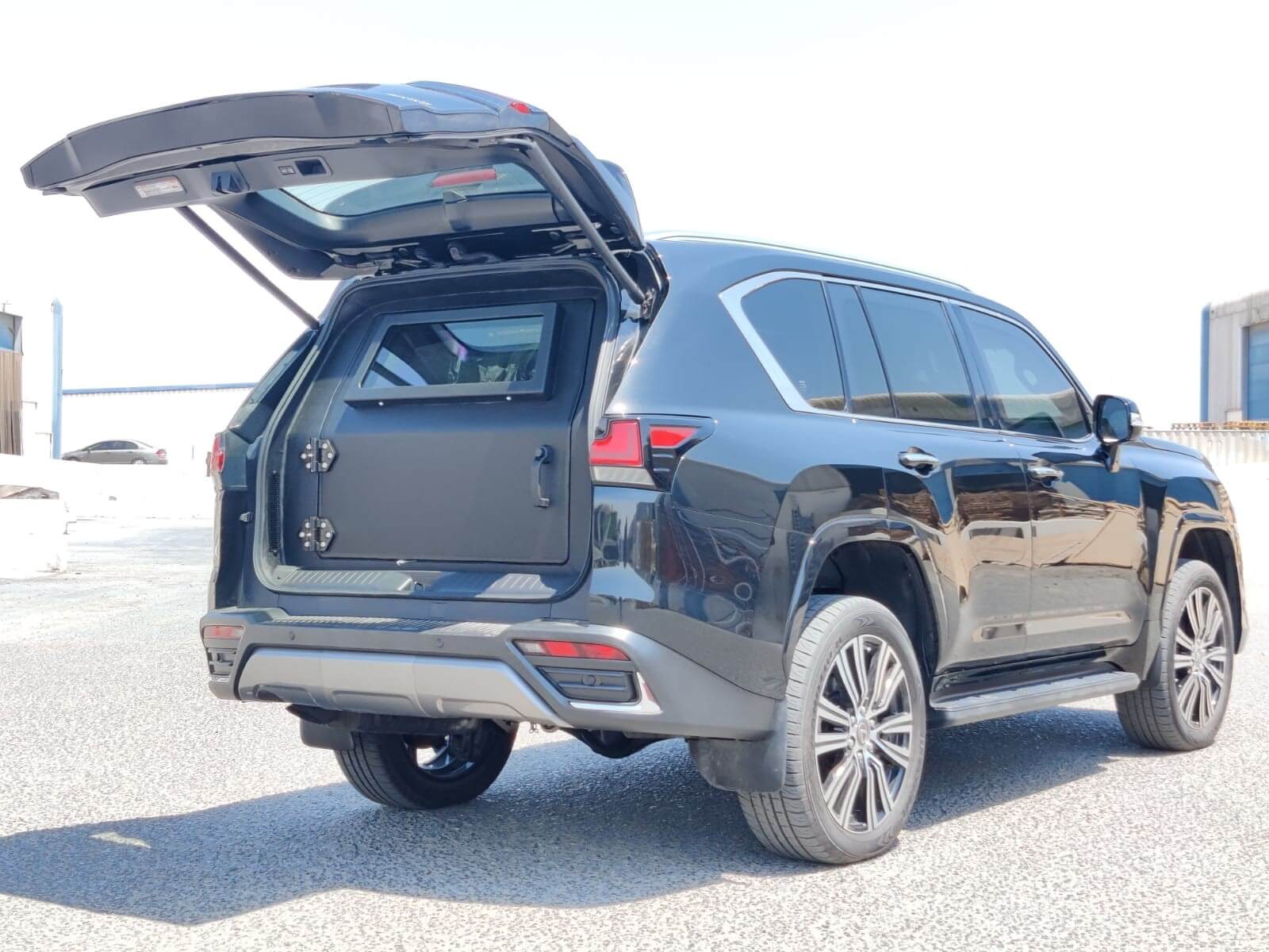 Lexus LX600 BR6 مصفحة فاخرة مع تدريع الصندوق الخلفي