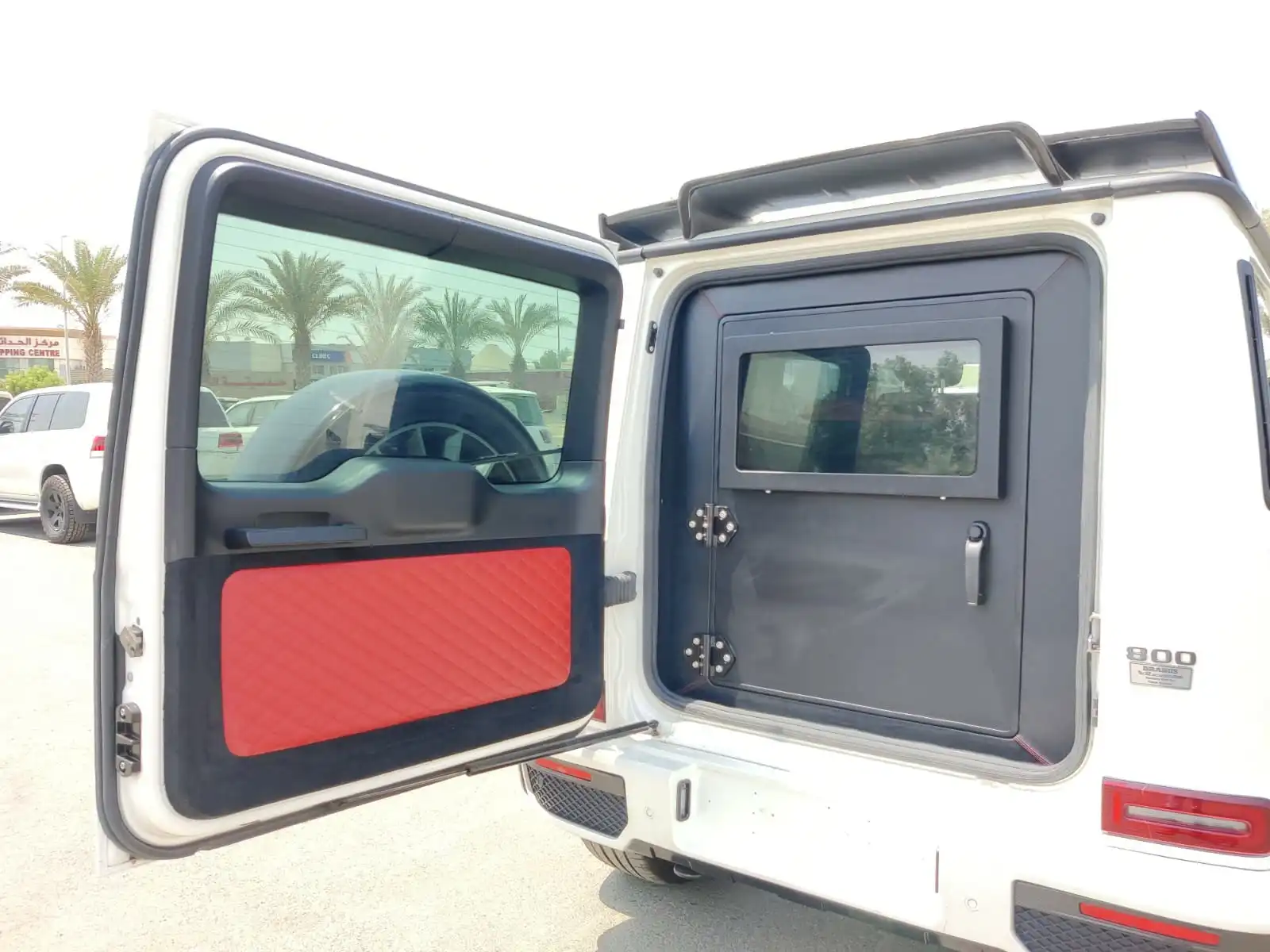 MERCEDES-BENZ-BRABUS-G63-800-WHITE-trunk-armored-door-shut