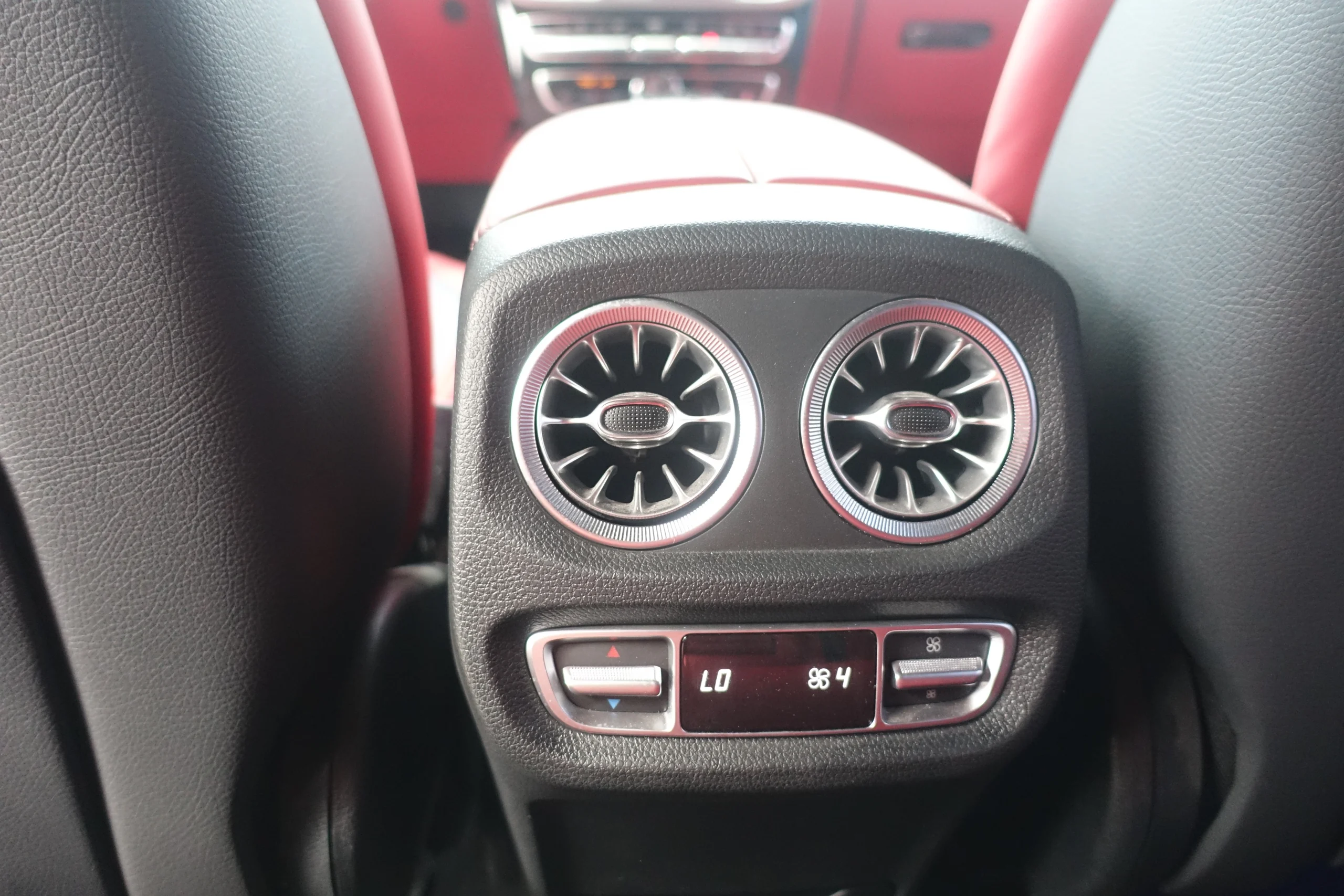 MERCEDES-BENZ-G63-AMG-BLACK-AC-vents
