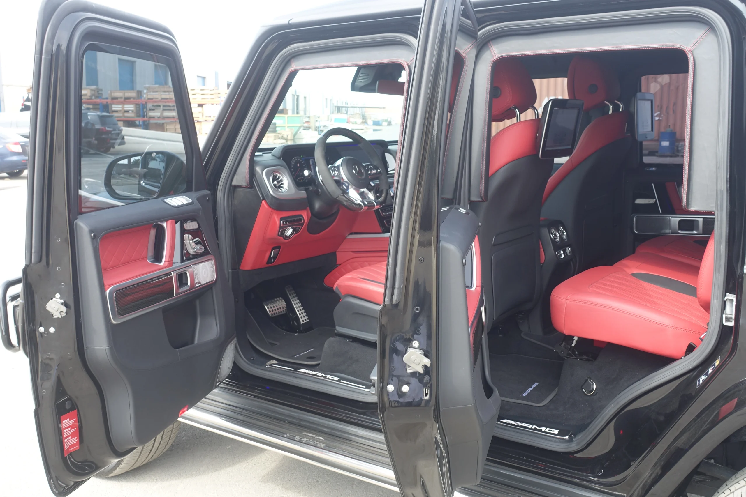 MERCEDES-BENZ-G63-AMG-BLACK-all-right-side-doors-open