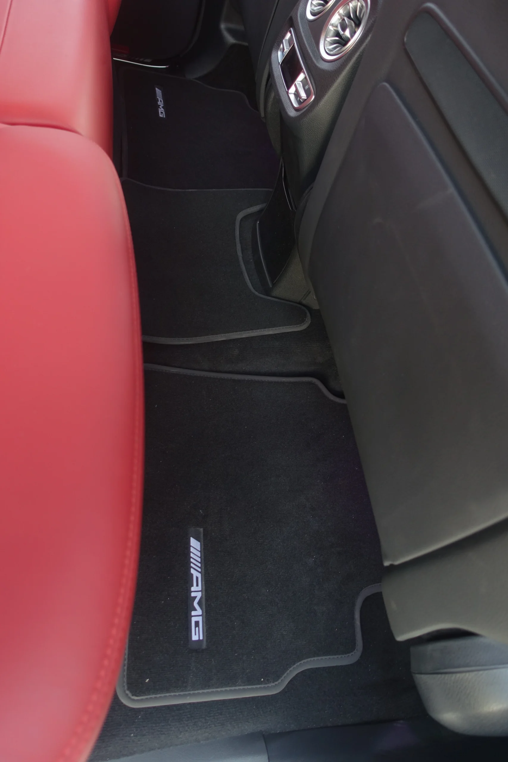 MERCEDES-BENZ-G63-AMG-BLACK-back-seat-carpets