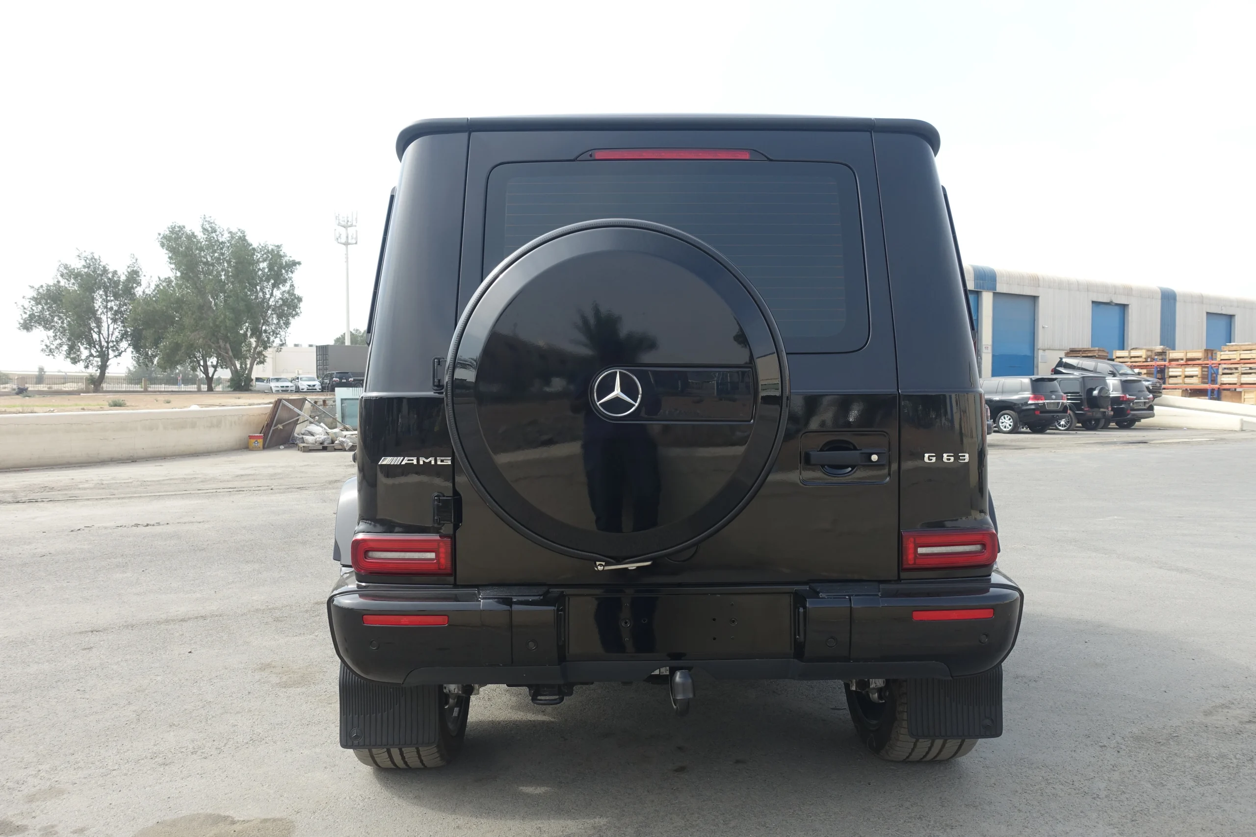 MERCEDES-BENZ-G63-AMG-BLACK-back-view