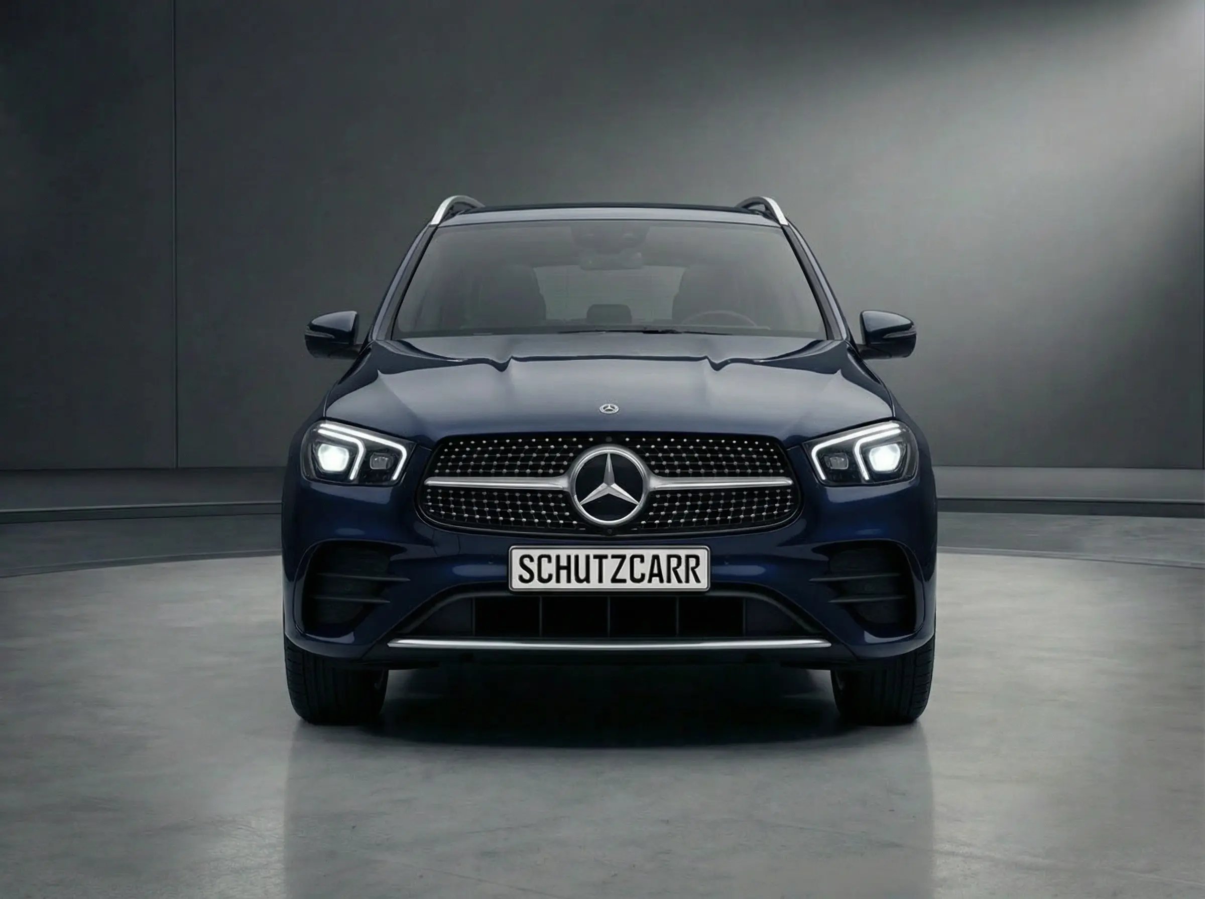 Mercedes-Benz ML 400 زرقاء مصفحة بمنظر أمامي جانبي