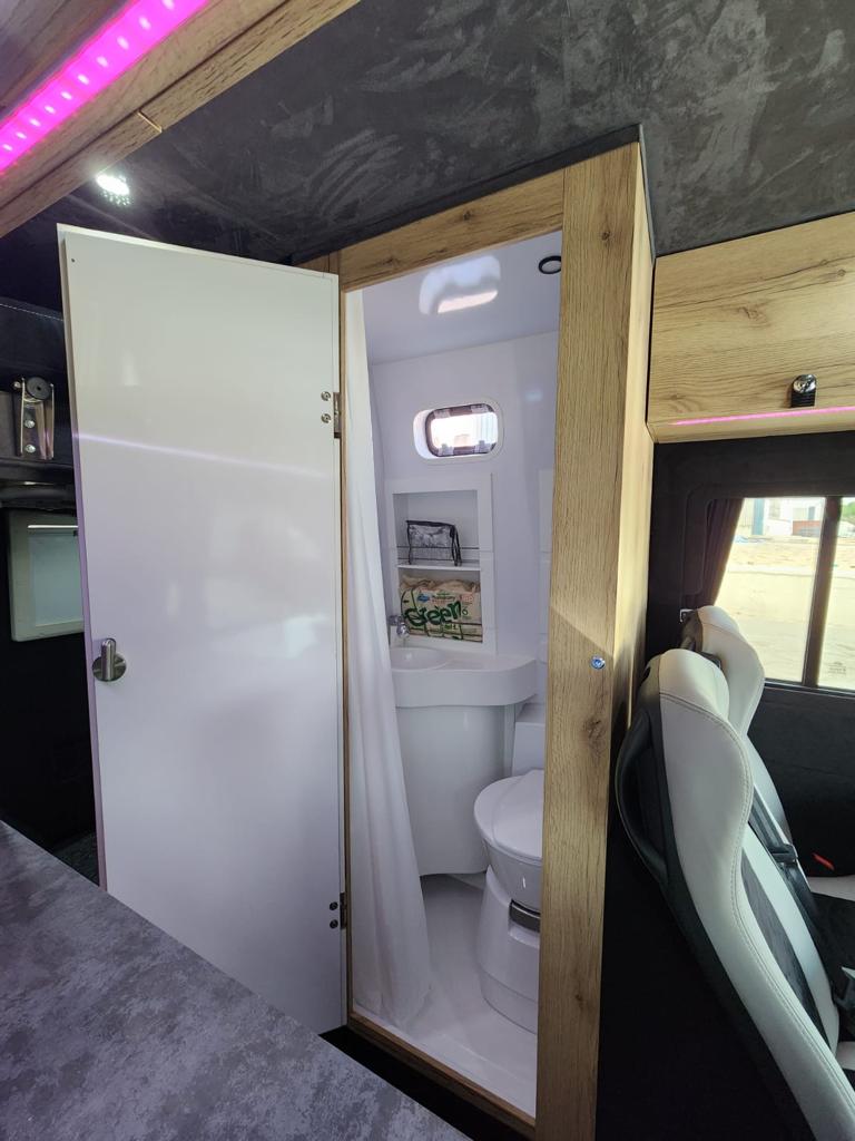 Mercedes-Benz Travel Camper B6 Armored Offroad All Terrain blindé - détail du blindage 15