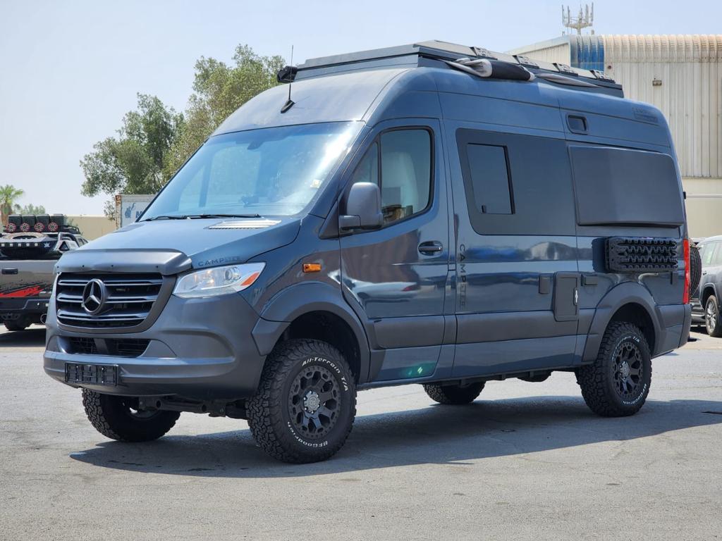 Mercedes-Benz Travel Camper B6 Armored Offroad All Terrain blindé - vue avant, côté gauche, angle trois-quarts, détail du blindage
