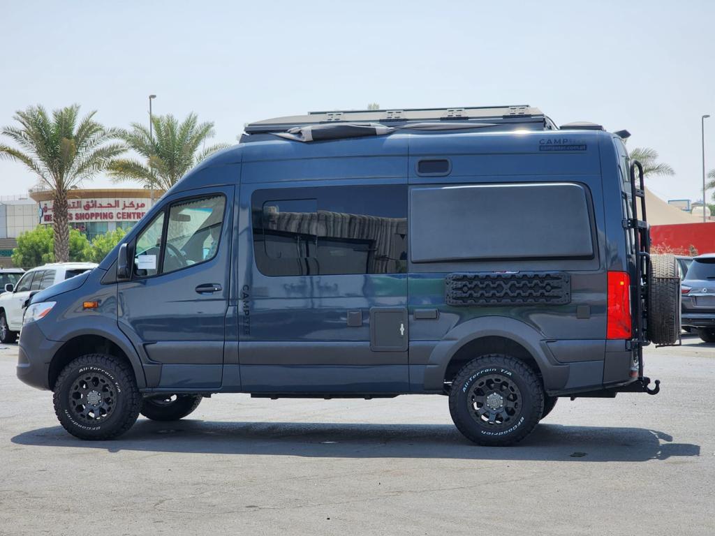 Mercedes-Benz Travel Camper B6 مصفحة بمنظر كامل من اليسار