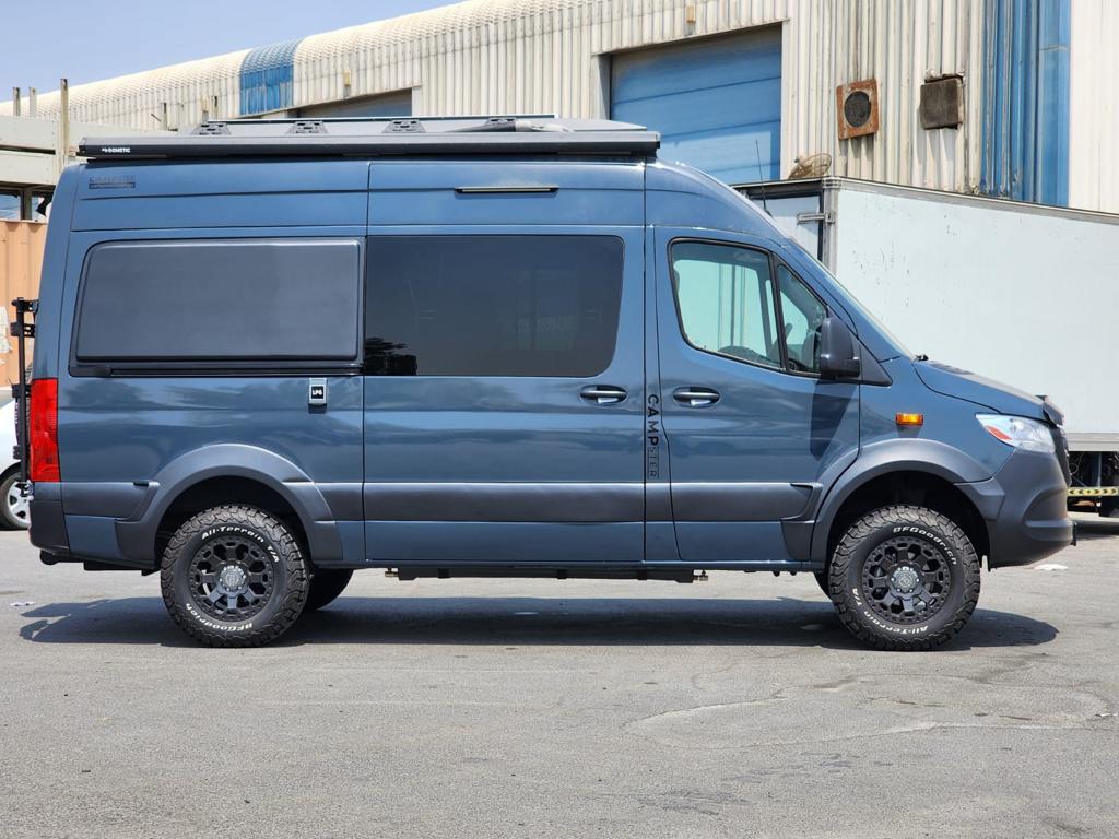 Mercedes-Benz Travel Camper B6 Armored Offroad All Terrain blindé - profil latéral, côté droit, vue complète, détail du blindage