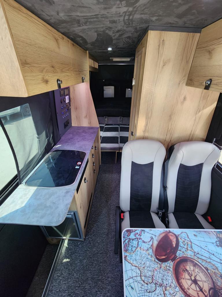 Mercedes-Benz Travel Camper B6 Armored Offroad All Terrain blindé - intérieur, sièges passagers, détail du blindage 19