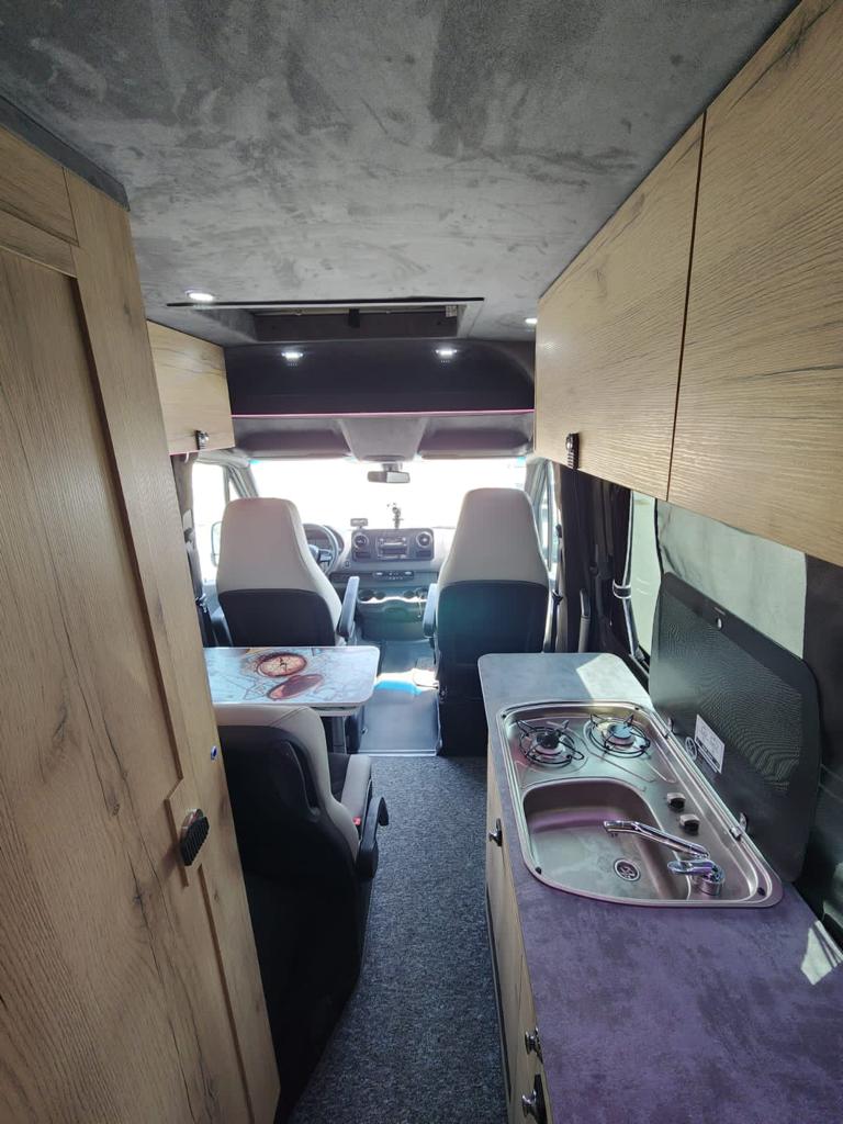Mercedes-Benz Travel Camper B6 Armored Offroad All Terrain blindé - intérieur, détail du blindage 17