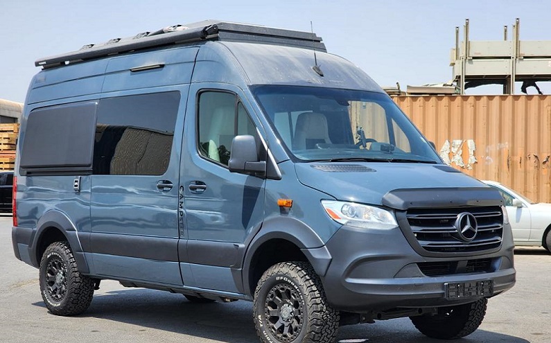 Armored Mercedes Travel Camper B6 passenger carrier viewed from the front